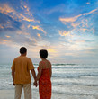 Foto: couple on the beach at sunset couple on the beach at sunset