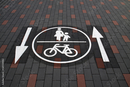 Foto: Kombinierter Radweg und Fußweg Kombinierter Radweg und Fußweg