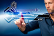 Mann mit virtuellem Interface