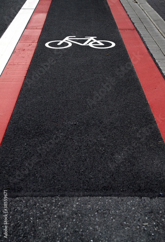 Photo: Strassenmarkierung Radweg Strassenmarkierung Radweg