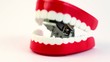 Big toy jaw clicks his teeth, then slow down and stop
