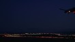 Landung eines Flugzeuges in der Nacht