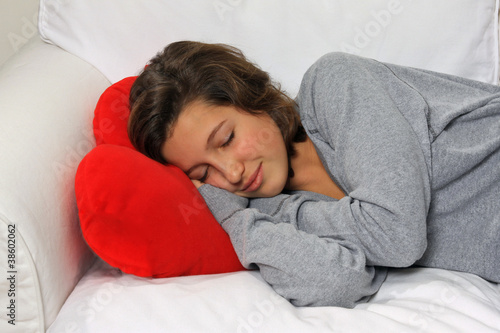 Photo: Adolescente dorme sul divano Adolescente dorme sul divano