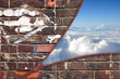Zip dans un mur et ciel bleu