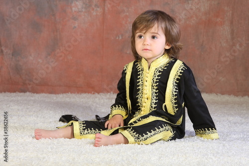 Foto: Kleinkind in edler Tracht Kleinkind in edler Tracht
