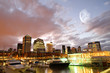 Mond über Puerto Madero in Buenos Aires