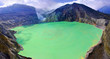 Foto: Sulphatic lake in a crater of volcano Ijen. Indonesia Sulphatic lake in a crater of volcano Ijen. Indonesia