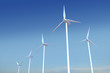 éoliennes dans le ciel bleu