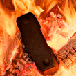 Kohle Brikett im Feuer