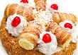 torta con bignè e panna montata