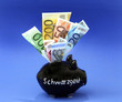 Ein schwarzes Sparschwein mit der Aufschrift "Schwarzgeld"