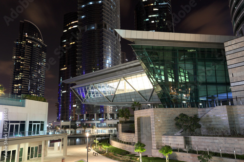 Foto: Jumeirah Lake Towers at night, Dubai United Arab Emirates Jumeirah Lake Towers at night, Dubai United Arab Emirates