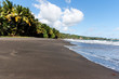 Plage de sable noir