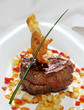 Krosse Kartoffelwürfel, Rinderfilet mit Poulardenhaut