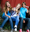 Teenager auf der Bank