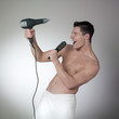 Foto: athletic man singing after the shower athletic man singing after the shower