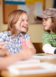 fröhliche Kinder in der Grundschule fröhliche Kinder in der Grundschule