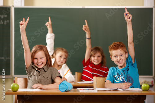 Foto: Grundschüler melden sich Grundschüler melden sich