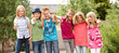 Gruppe fröhlicher Kinder