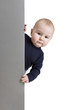 Foto: young child holding vertical sign young child holding vertical sign