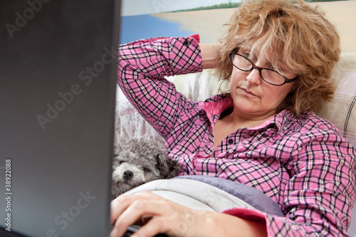 Photo: Sick day, businesswoman working from home Sick day, businesswoman working from home