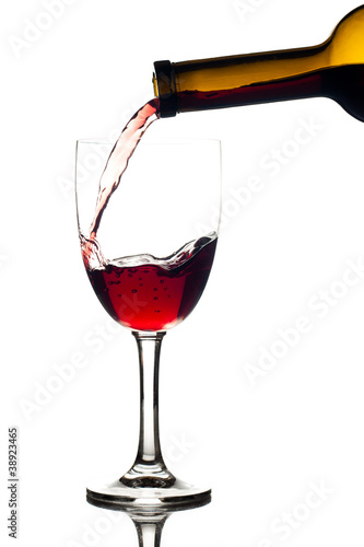 Photo: pouring red wine pouring red wine