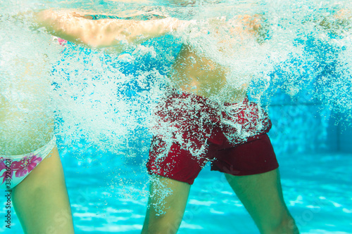 Foto: Fitness - Gymnastik unter Wasser im Spa Fitness - Gymnastik unter Wasser im Spa