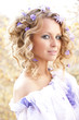 Foto: Young girl and spring flowers in her hair Young girl and spring flowers in her hair