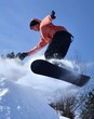 homme avec planche à neige
