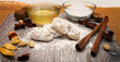 Foto: Pasta di mandorle con miele, zucchero, cannella Pasta di mandorle con miele, zucchero, cannella