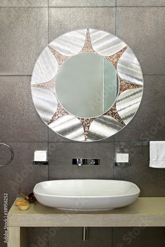 Photo: Sparkling bathroom wall Sparkling bathroom wall