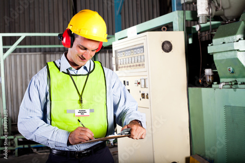 Photo: occupational health and safety officer inside factory occupational health and safety officer inside factory