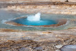 principio di eruzione di un Geyser in Islanda