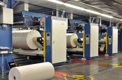 Photo: Druckmaschinen mit Papierrollen // printing press Druckmaschinen mit Papierrollen // printing press
