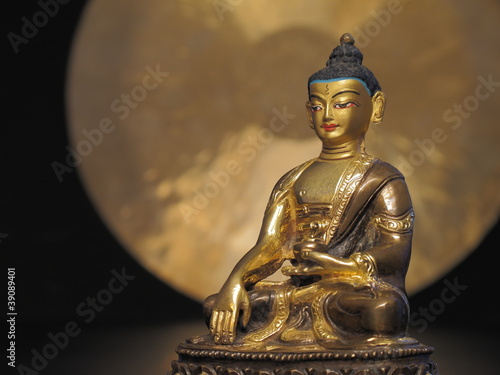 Photo: Buddha vor Gong Buddha vor Gong