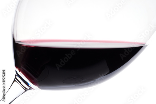 Photo: Nahaufnahme von Rotwein im Weinglas Nahaufnahme von Rotwein im Weinglas