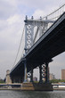 Manhattan Bridge, gesehen vom East River, New York, USA