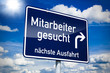 Ortseingangsschild blau mit Mitarbeiter gesucht