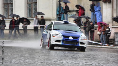Photo: Racing Racing