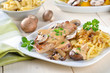 Jägerschnitzel mit Spätzle und Champignonrahmsoße