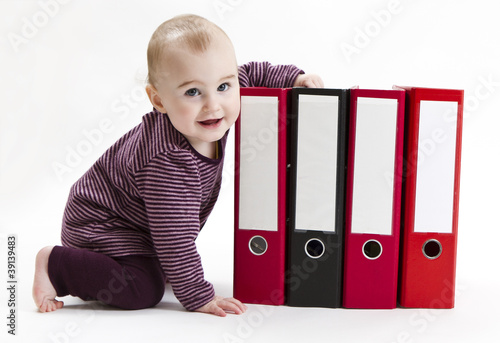 Foto: young child with ring file young child with ring file