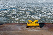 Winter am Hamburger Hafen und auf der Elbe