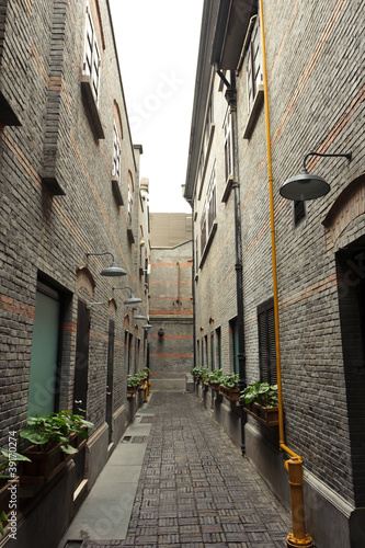 Photo: Narrow alleyway Narrow alleyway