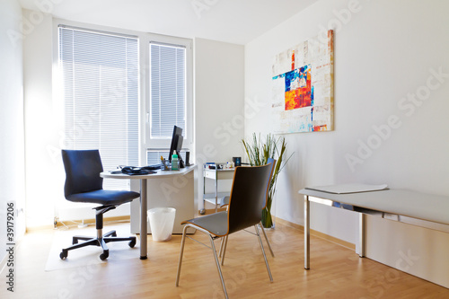 Foto: Modernes, helles Sprechzimmer Modernes, helles Sprechzimmer