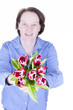 Foto: Frau mit Blumenstrauß Frau mit Blumenstrauß