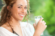 Foto: Topmodel mit Glas Milch Topmodel mit Glas Milch