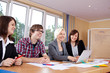 arbeitsgruppe mit laptop