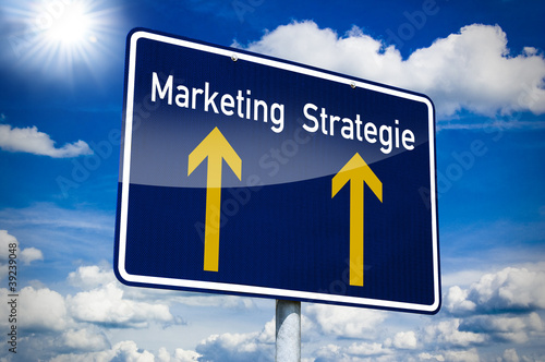 Photo: Ortseingangsschild blau mit Business und Strategie Ortseingangsschild blau mit Business und Strategie
