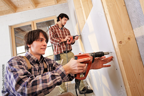 Foto: studwork: fixing the plaster boards studwork: fixing the plaster boards