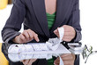 Foto: business woman calculating bills; financial concepts business woman calculating bills; financial concepts